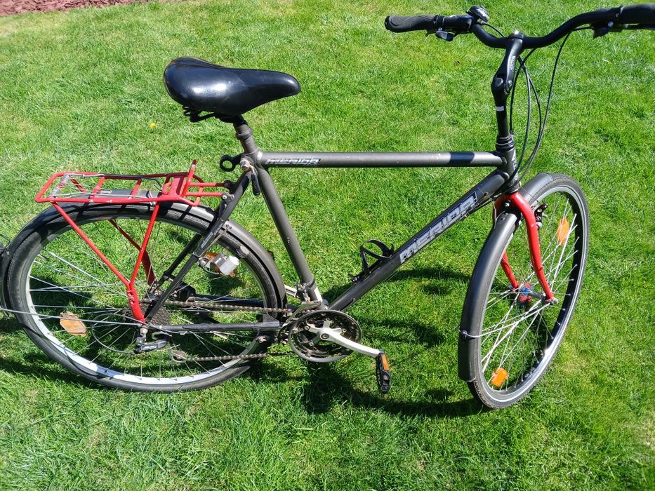 Sprzedam 2 rowery – 28” aluminiowe
Dwa rowery, ramy aluminiowe, koła 28”.
Sprawne, ale używane – mają swoje lata.
Rower górski:
– nowe przednie ogumie