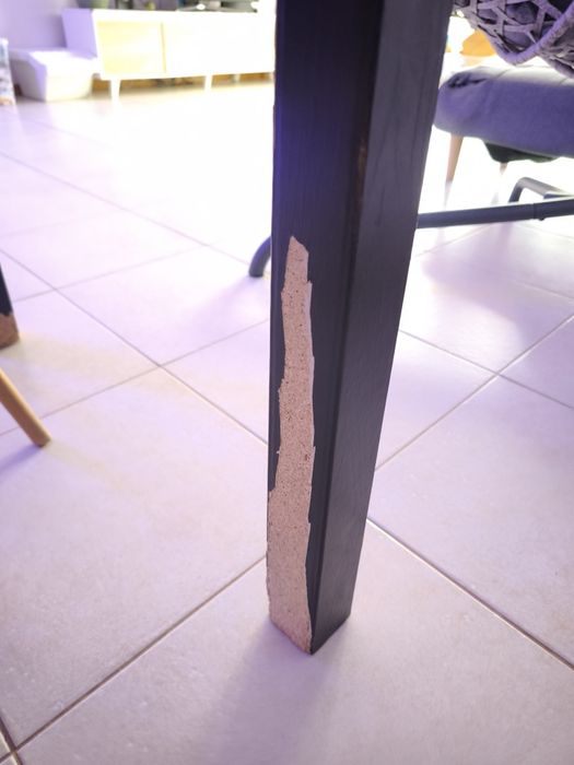 Mesa cozinha e 3 cadeiras.