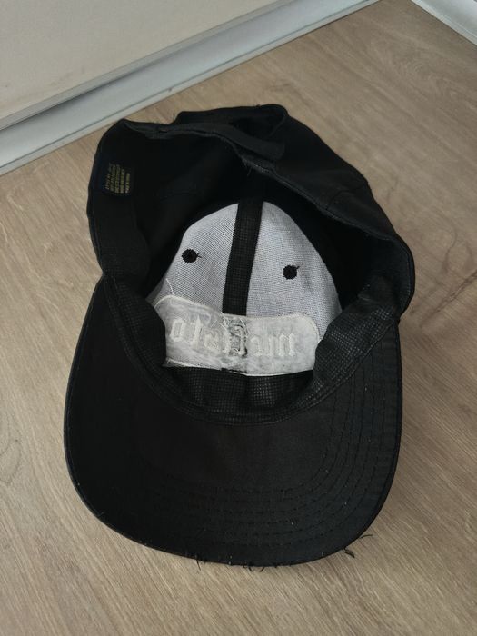 Świetna czapka z daszkiem