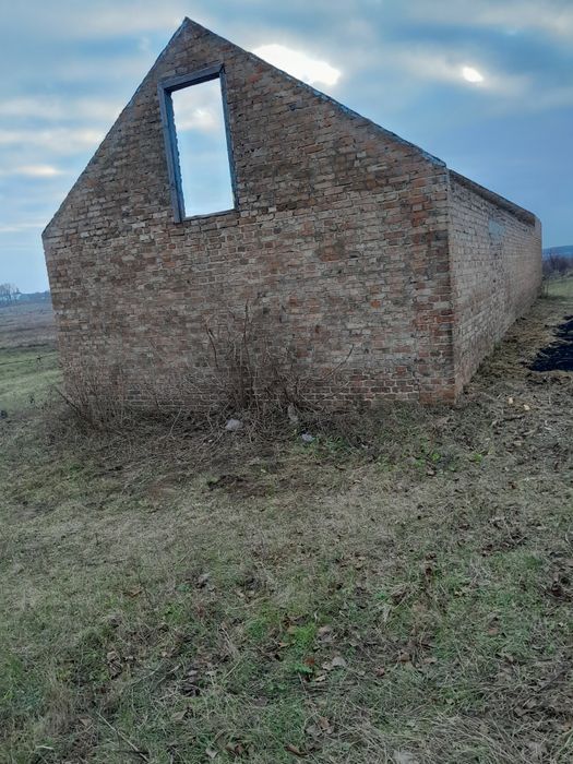 Продам приміщення під розбірку.