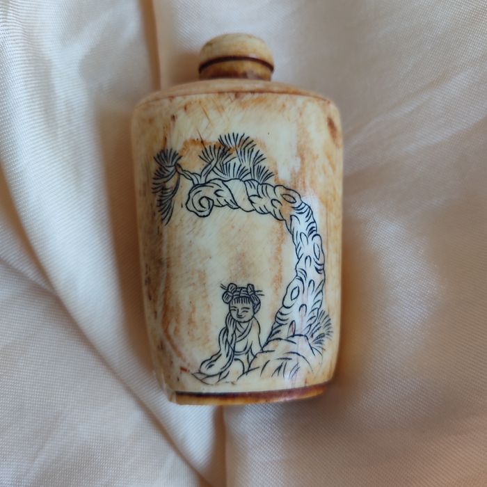 Snuff bottle (antigo)