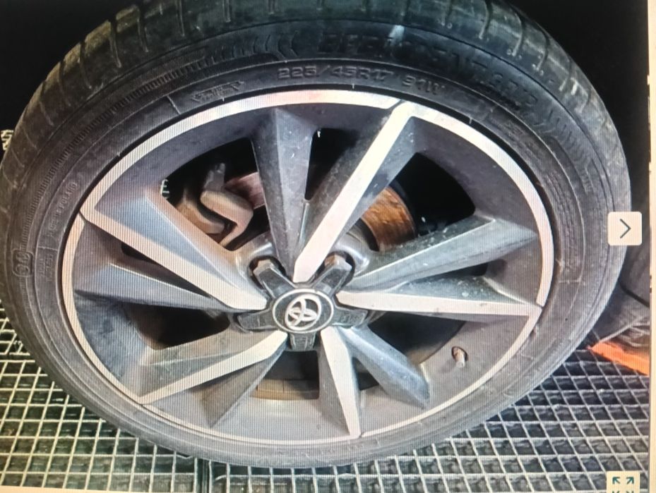 Toyota Auris ll Híbrido 1.8 A Gasolina /Jantes 17 com pneus para os Anos de 2015/2016/2017/2018/2019/2020/2021/2022/2023/2024