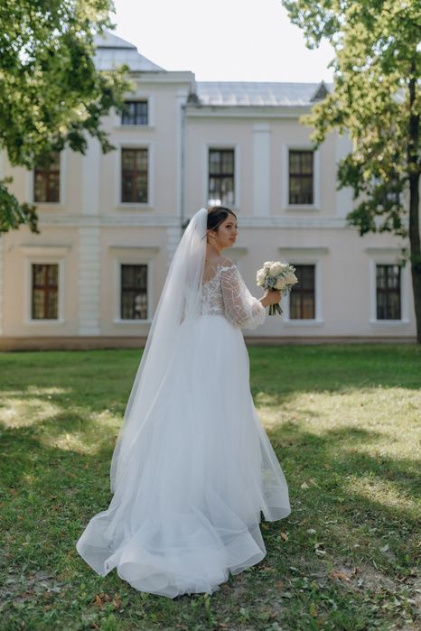 Весільна сукня кольору айворі. Можливий торг. У ідеальному стані, післ
