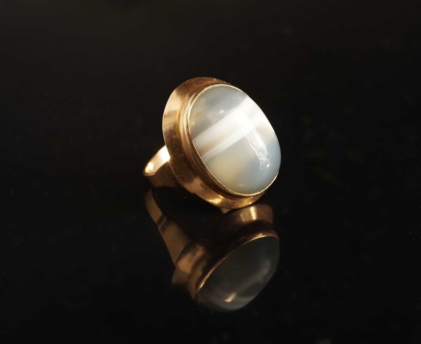 Złoto 585 - złoty pierścionek z Agatem. Rozmiar 18 Używany