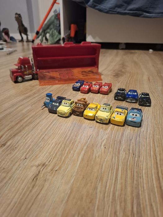 Auta, Cars, Maniek Transportowa ciężarówka + dużo  autek,