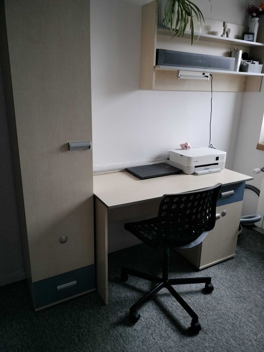 Zestaw mebli młodzieżowych