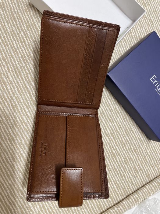 Carteira em pele castanha nova