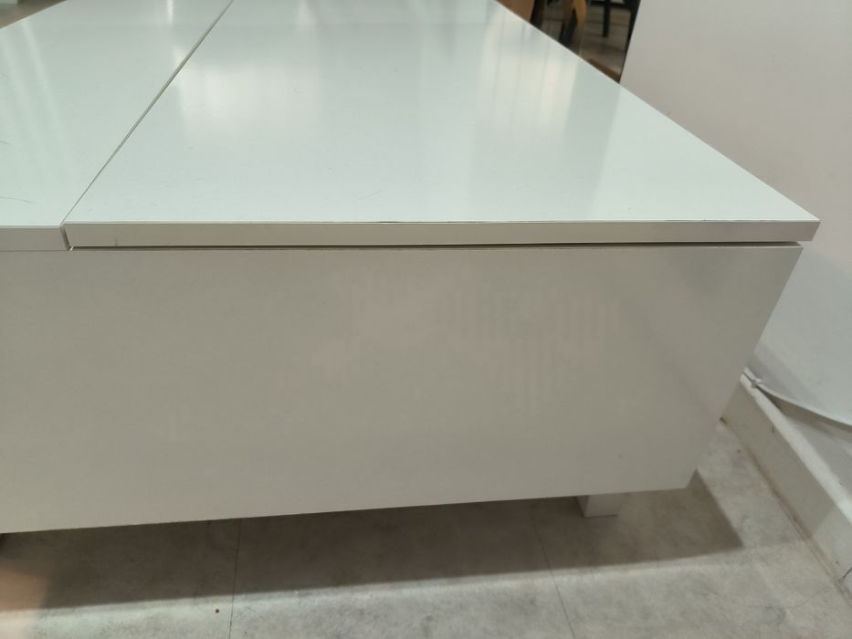 Centro de mesa com base elevatória