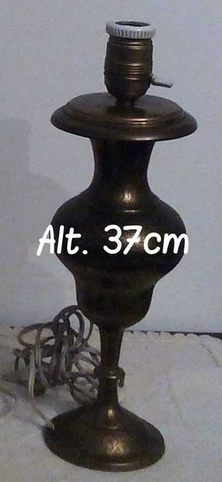 Candeeiro mesa em cobre cinzelado - Anos 40