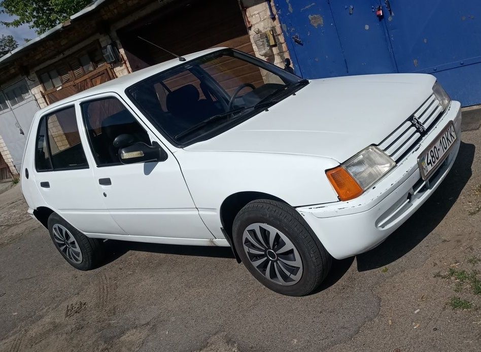 пежо~205~дизель,не гнилой,мотор шепчет,новое сцепление,ходовая ок.