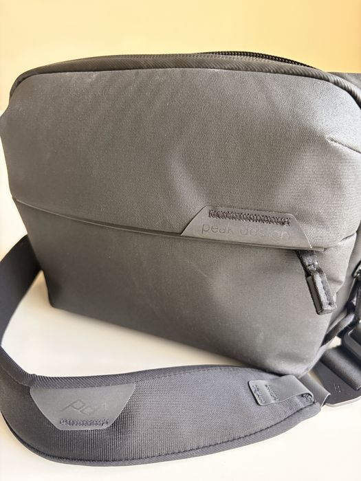 Peak Design Everyday Sling 3L V2 – Preta