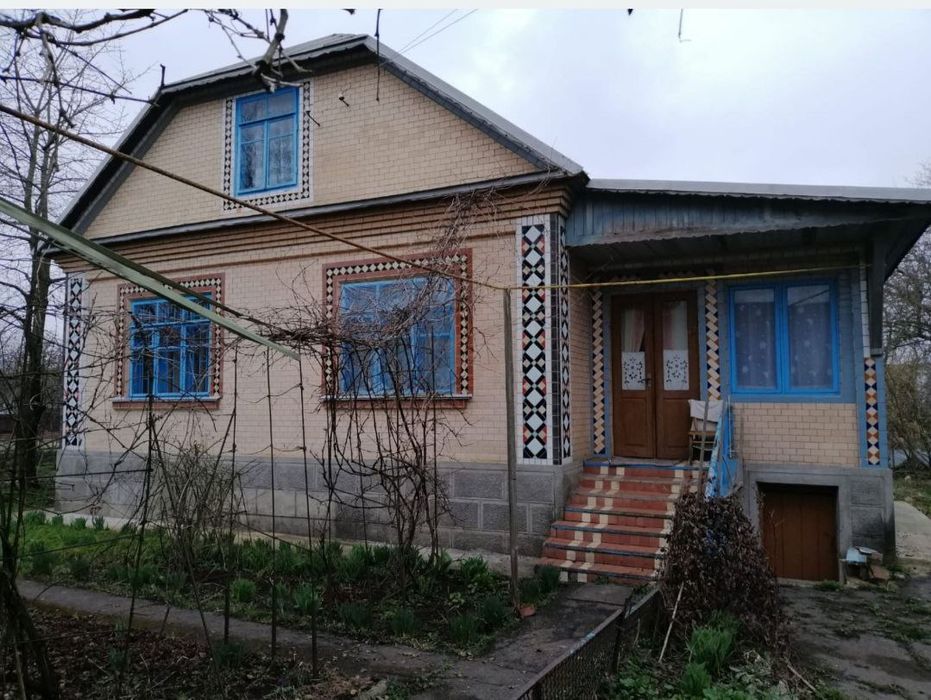 Продаж будинку на два входи