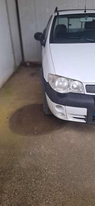 Fiat Estrada ano 2011 bom aspecto