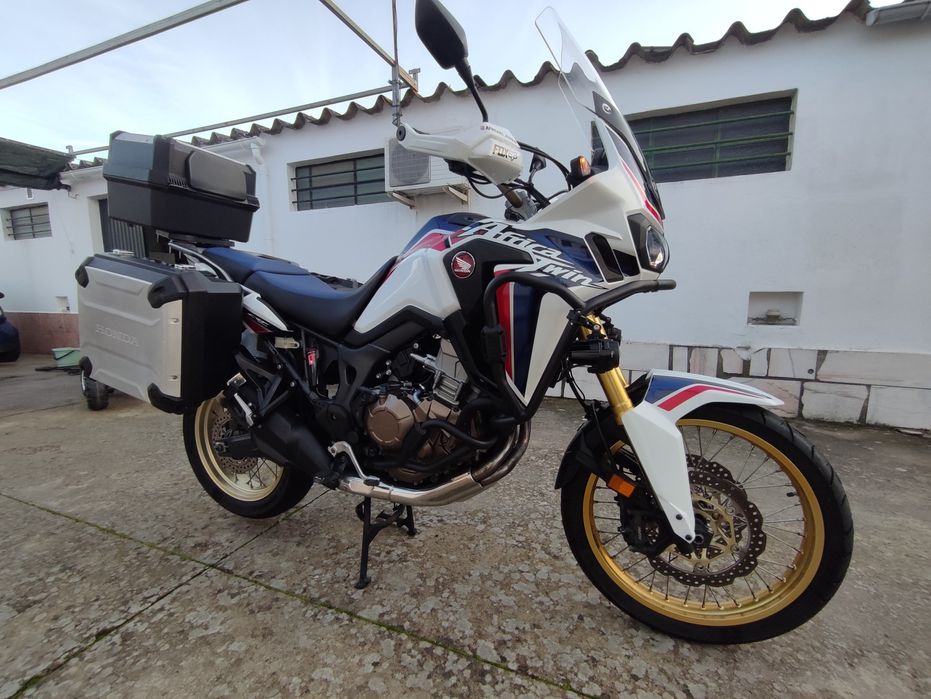 África Twin tricolor