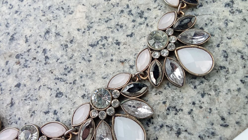 Vendo colares variados em bom estado