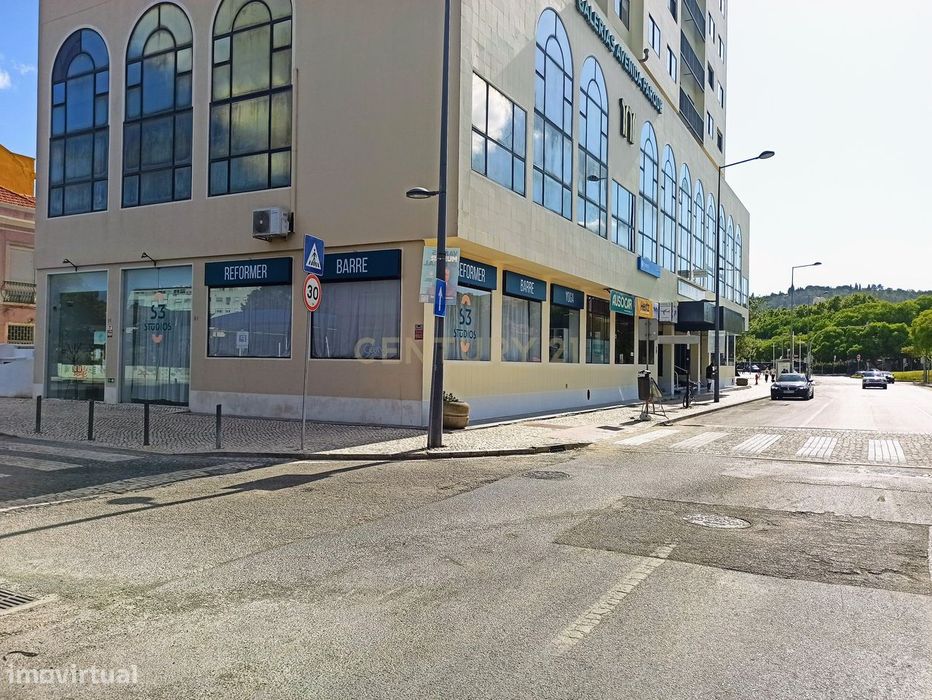 Loja com rendimento para investidores, em plena Avenida Luisa Todi