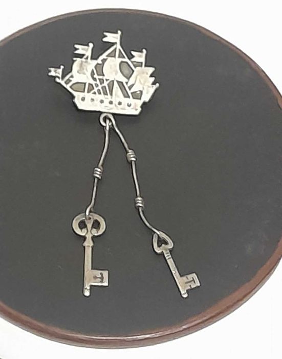 Брошка серебро 875,925