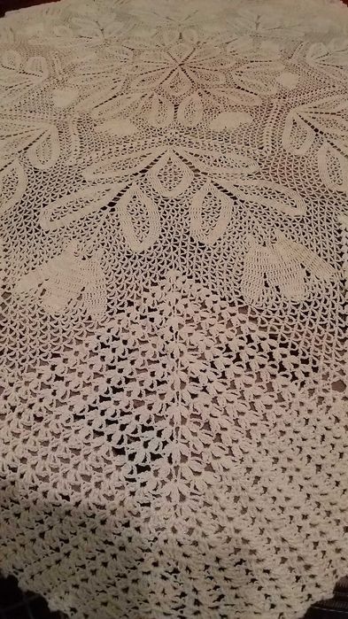 toalha de mesa em renda feita á mão