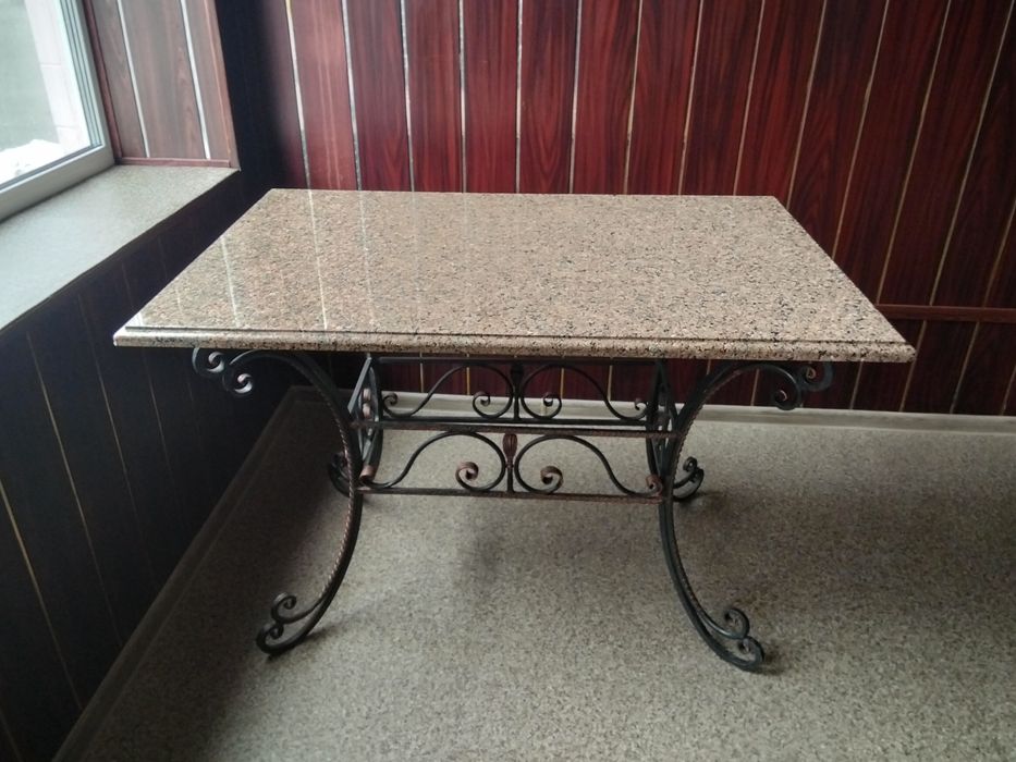 Стол из натурального камня