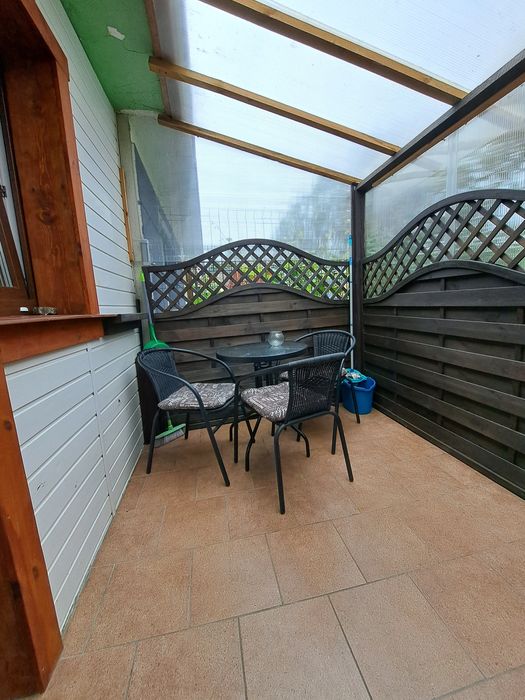 Pokój 3- osobowy z kuchnią I łazienką.