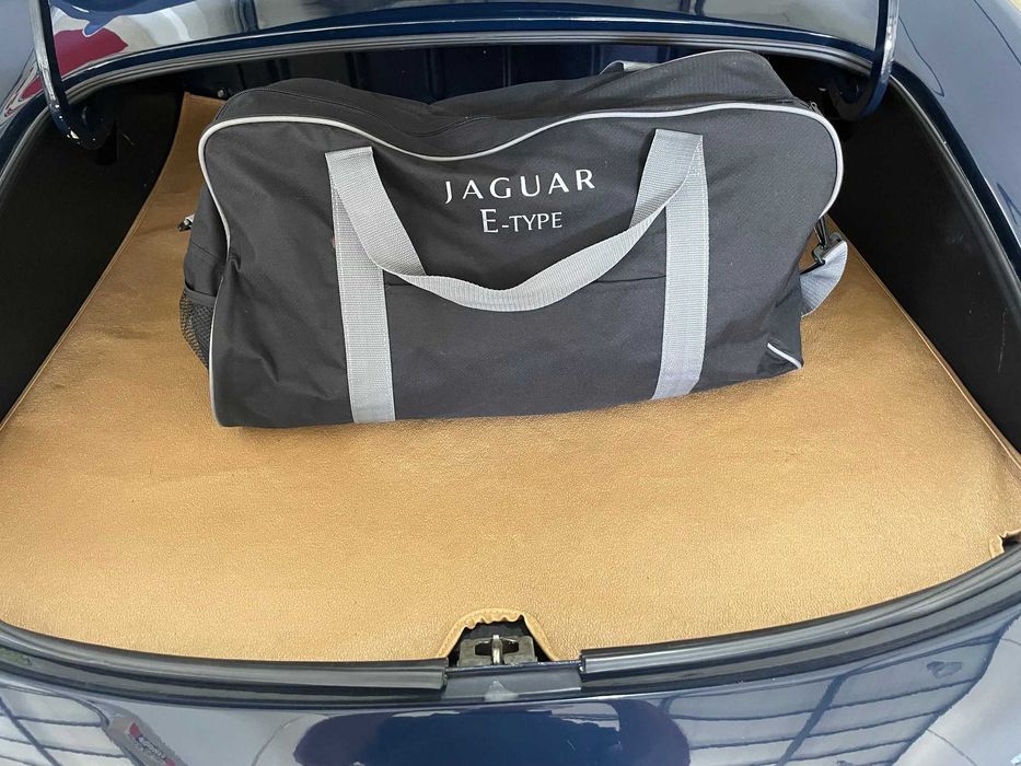 Jaguar E-Type Series 3 V12 OTS 1973. Coleção Particular