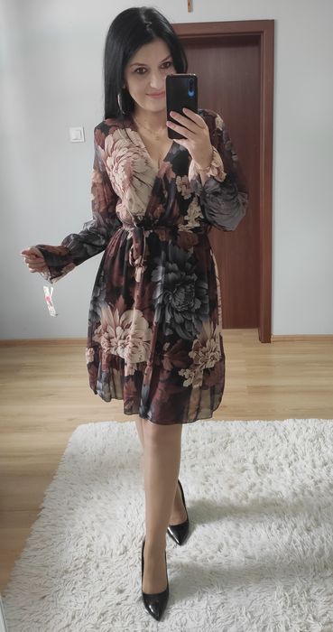 Sukienka krótka wzory jesienne