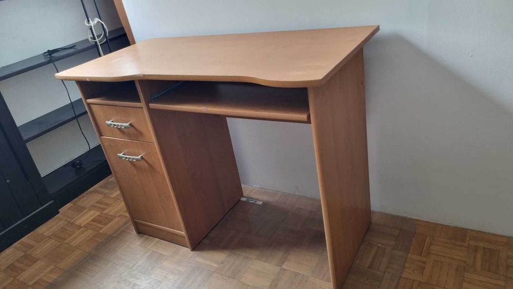 Oddam za darmo szafę i biurko