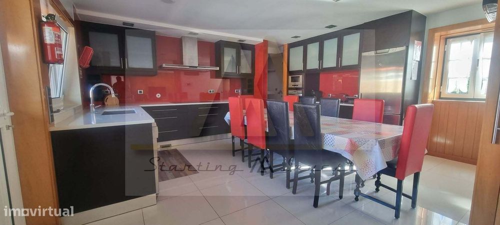 Moradia T3 mobilada com piscina. em Terroso - Póvoa de Varzim.