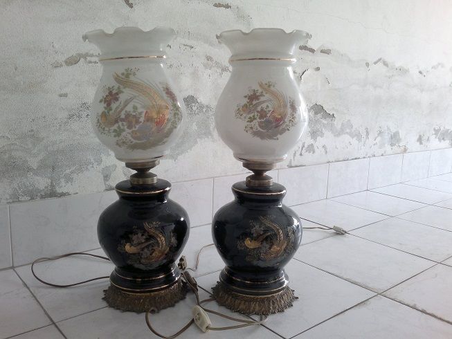 Candeeiros e cadeira