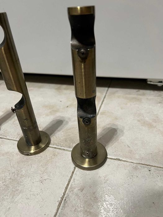 Conjunto de varões e suportes de metal