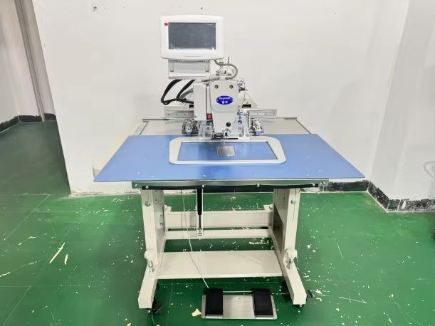 Máquina de costura automática nova