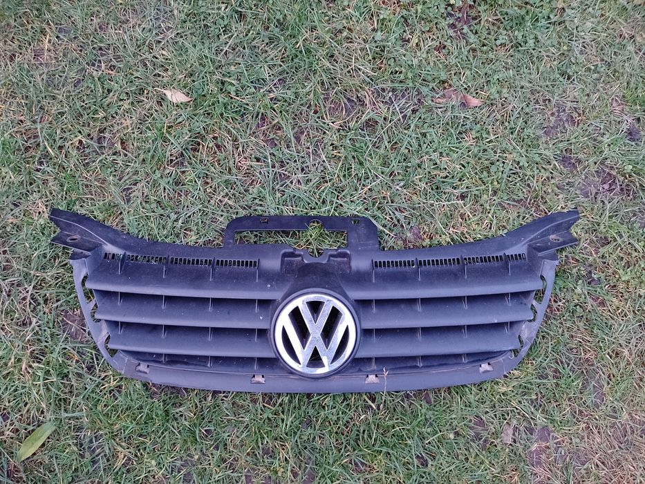 Решітка радіатора, распредвал, радіатор  VW Touran. Бамперні решітки