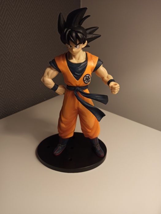 Boneco do Son Goku para decoração