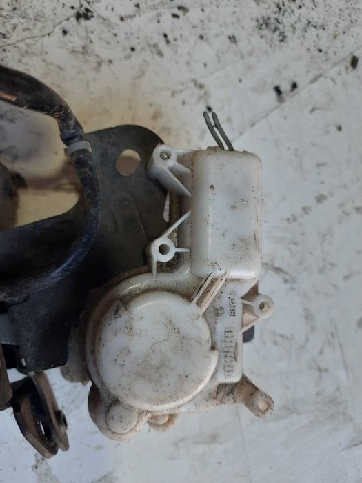 Замок механізм для кришки ляди багажника Мазда 3 БК хетчбек