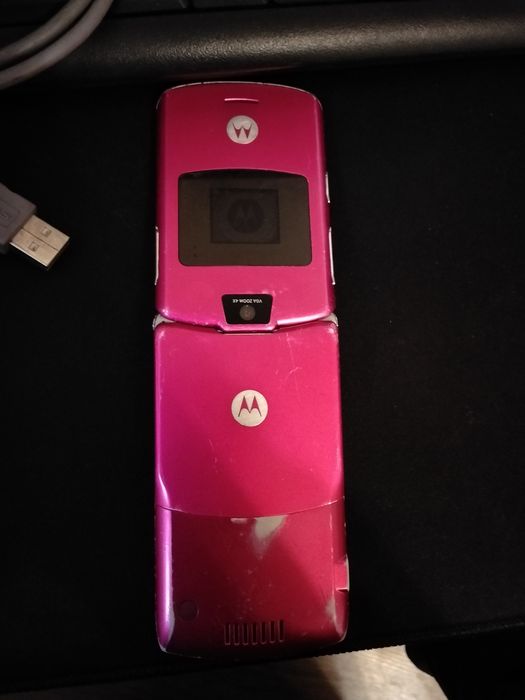 Продам Motorola RAZR V3 (2004)