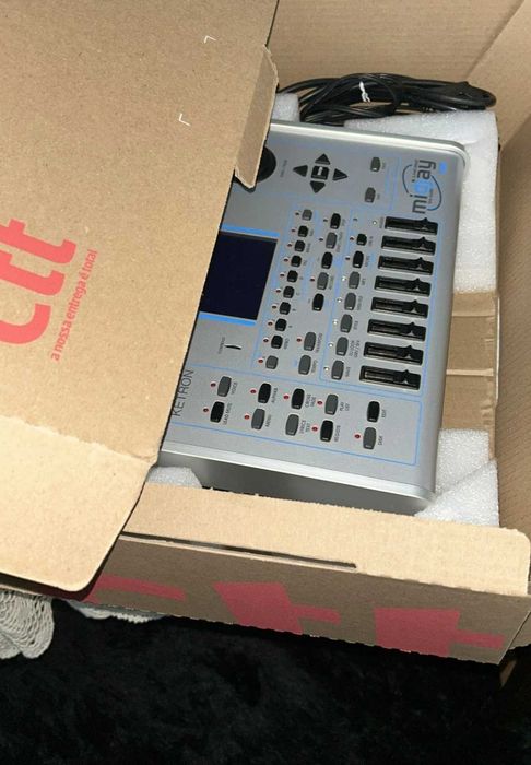 Ketron Midjay arrangeur et lecteur de fichiers midi et MP3