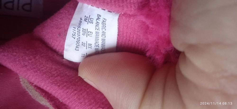Продам черевички для дівчат.