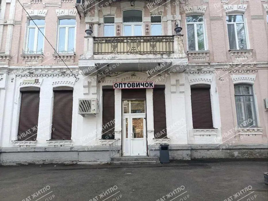 Центр Полтави. Локація, яка продає, здається і працює без простою