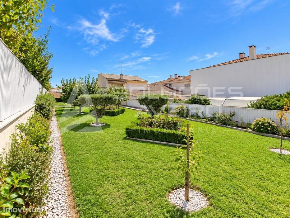 Moradia T4+1 | Piscina Coberta | Ginásio | Dois Lotes Urbanos | Cen...