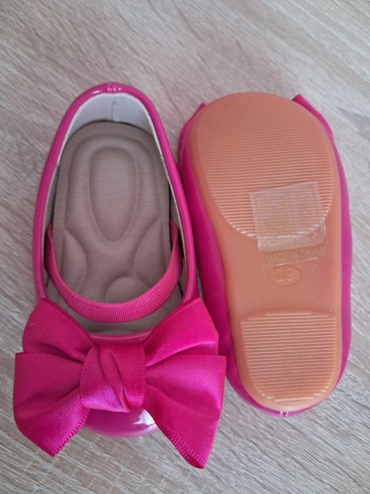 Туфлі  для дівчинки нові 19р