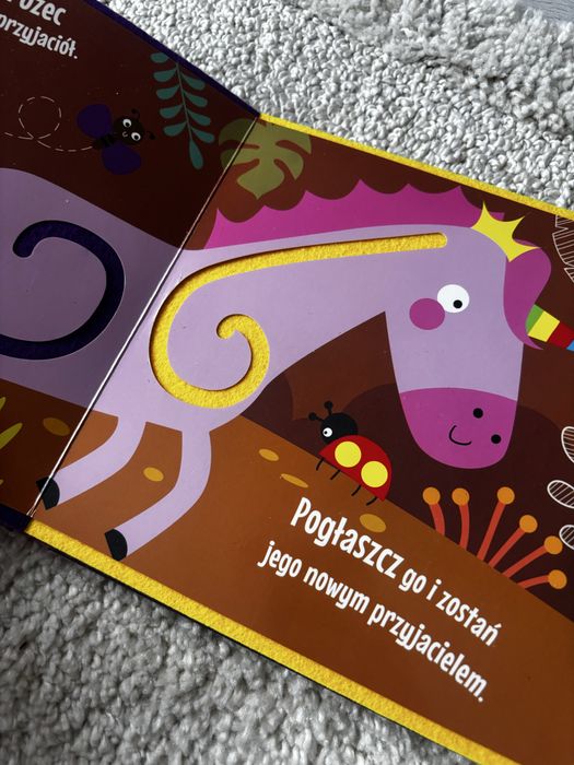 Książka pogłaszcz mnie dotykowa sensoryczna Magiczne jednorożce