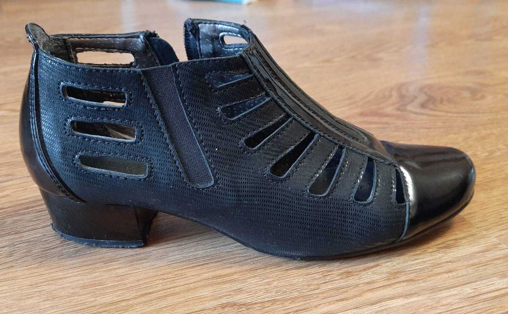 Кожаные туфли, ботинки