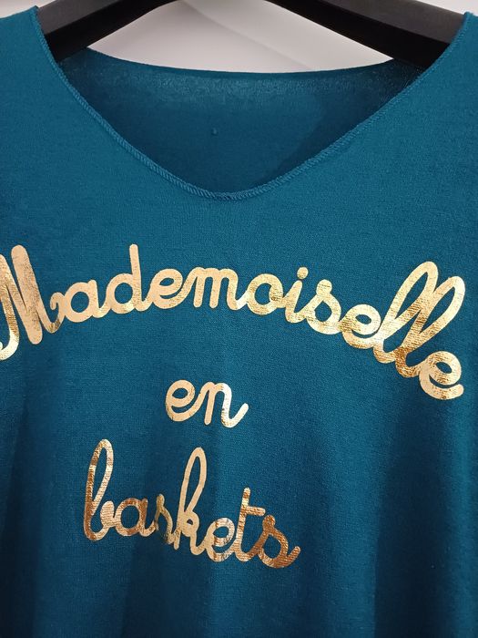 Sweterek cienki z napisem