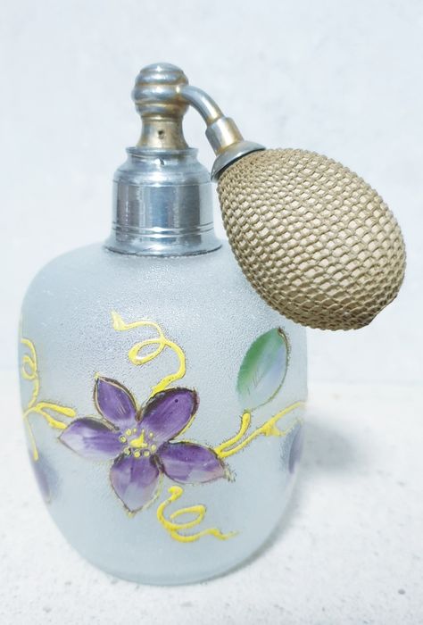 Lindo antigo frasco de perfume em vidro fosco esmaltado à mão