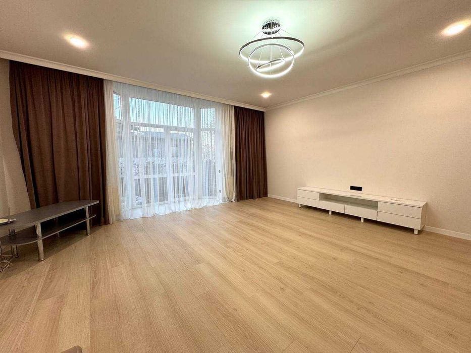 Котедж  з власним гаражем  Петра Полтави центр   300000