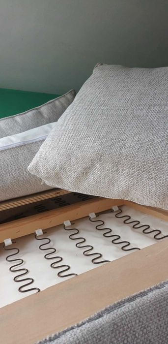 Sofá bege com chaise longue