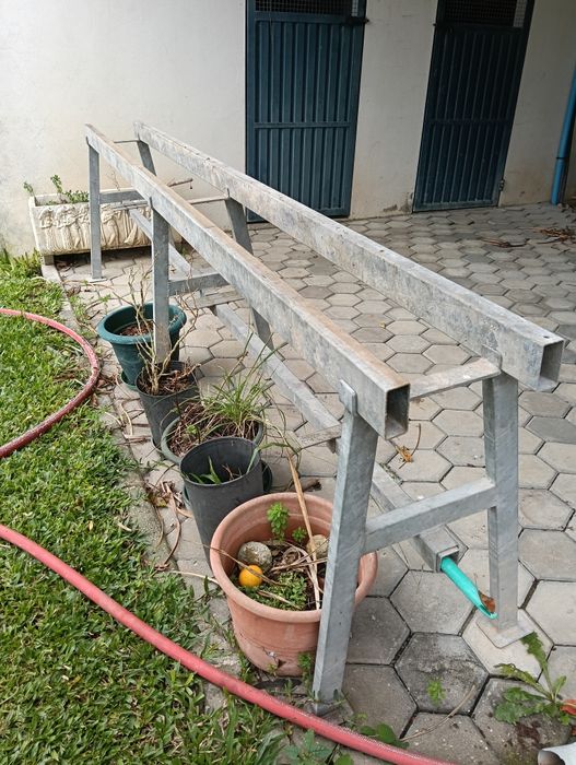 Vendo dois cavaletes