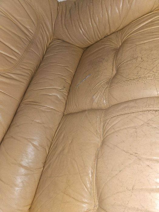 Sofá em pele laranja