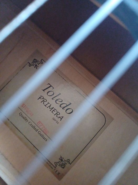 Guitarra clássica preta + Mala de proteção + Livro