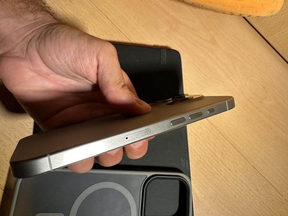 iPhone 15 Pro (256GB - Garantia Dez 2026)